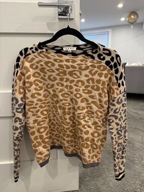 THML women’s sweater